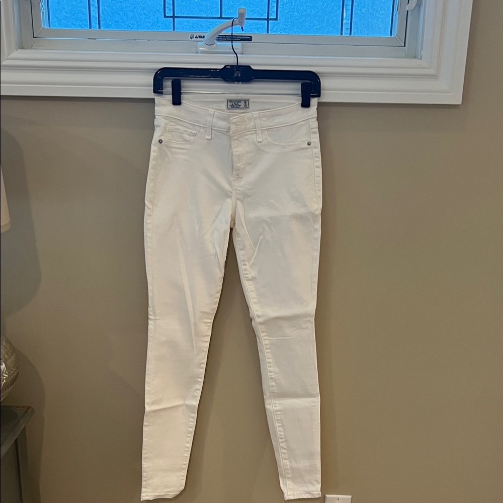 Abercrombie & Fitch Women's Cream Skinny Jeans